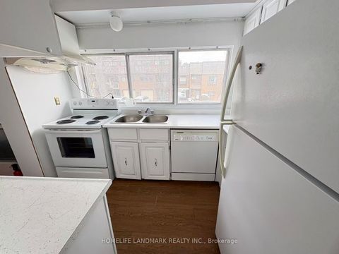 Photo 11 at 14 - 86 CASTLEBURY Crescent, Steeles, Toronto