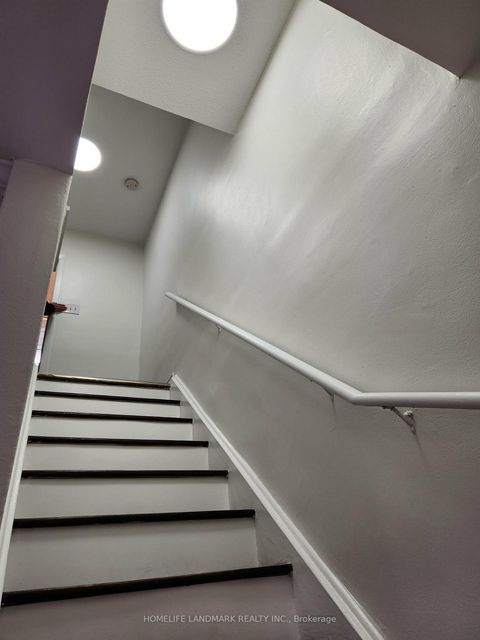 Photo 11 at 64 - 740 Kennedy Road, Ionview, Toronto