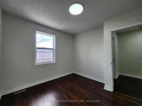 Photo 16 at 64 - 740 Kennedy Road, Ionview, Toronto