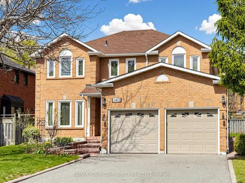 Photo 3 at 142 Waterside Crescent, Maple, Vaughan