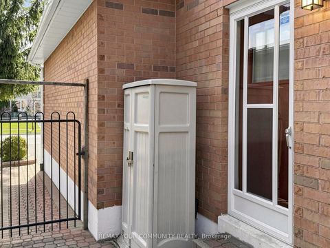 Photo 12 at 142 Waterside Crescent, Maple, Vaughan