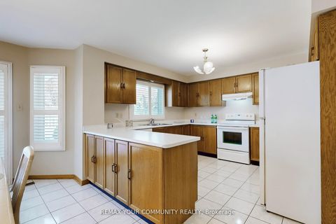 Photo 24 at 142 Waterside Crescent, Maple, Vaughan