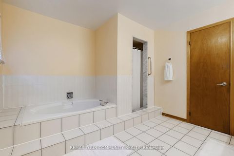 Photo 38 at 142 Waterside Crescent, Maple, Vaughan