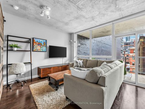 Photo 13 at 412 - 478 King Street W, Waterfront Communities C1, Toronto