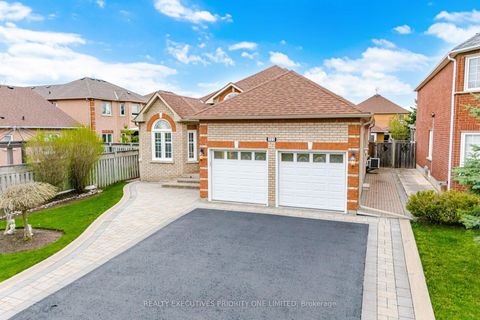 Photo 2 at 222 Caproni Drive, Maple, Vaughan
