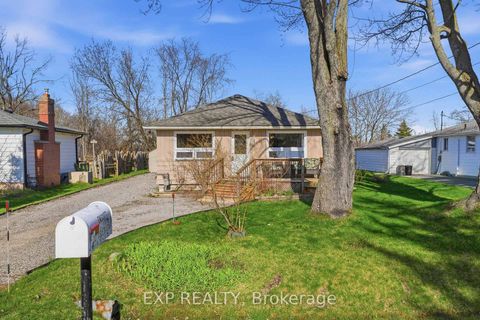 Photo 1 at 33 Isle Vista Drive, Virginia, Georgina