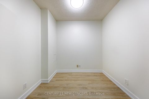 Photo 3 at 501 - 381 Front Street W, Waterfront Communities C1, Toronto