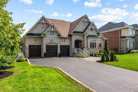Photo 2 at 15 Country Club Crescent, Uxbridge