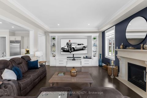 Photo 18 at 15 Country Club Crescent, Uxbridge