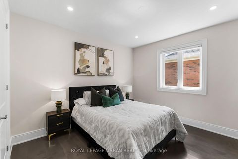 Photo 31 at 15 Country Club Crescent, Uxbridge