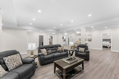 Photo 33 at 15 Country Club Crescent, Uxbridge