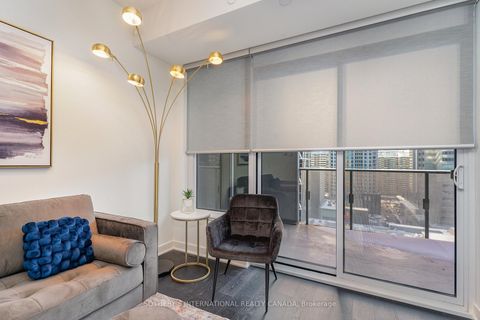 Photo 2 at 1111 - 11 Yorkville Avenue, Annex, Toronto