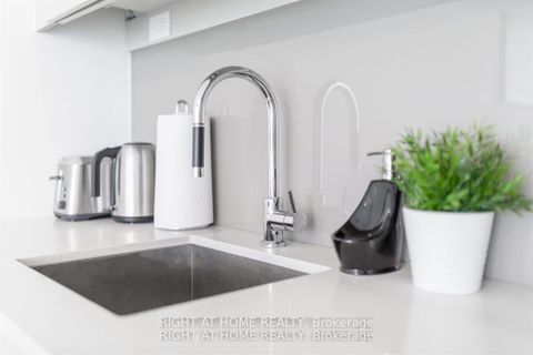 Photo 10 at 3907 - 101 Peter Street, Waterfront Communities C1, Toronto