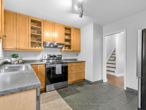 Photo 16 at 23 Ballymena Court, Don Mills, Toronto