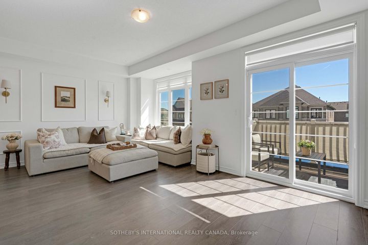 Photo 1 at 28 Paisley Drive, Bradford, Bradford West Gwillimbury