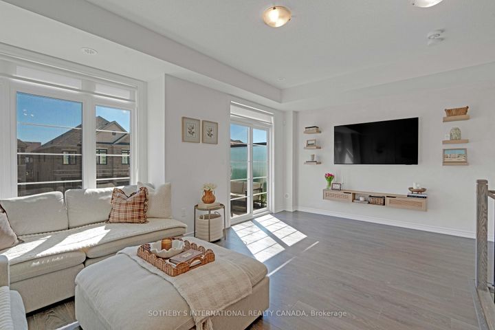 Photo 3 at 28 Paisley Drive, Bradford, Bradford West Gwillimbury