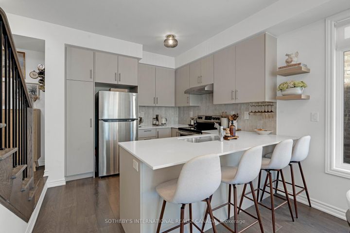 Photo 6 at 28 Paisley Drive, Bradford, Bradford West Gwillimbury