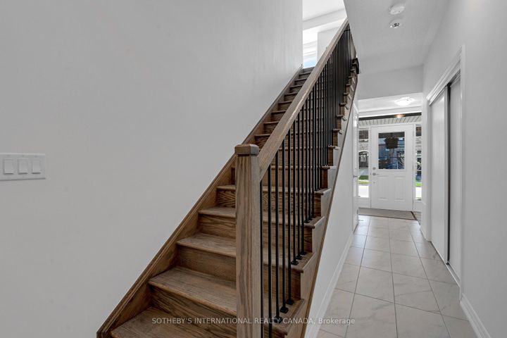 Photo 18 at 28 Paisley Drive, Bradford, Bradford West Gwillimbury