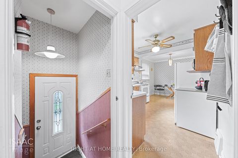 Photo 3 at 98 Yorkview Drive, Queensway, Toronto