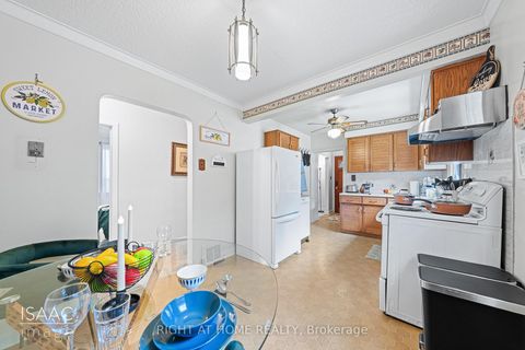 Photo 5 at 98 Yorkview Drive, Queensway, Toronto