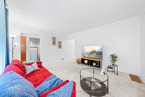 Photo 6 at 98 Yorkview Drive, Queensway, Toronto