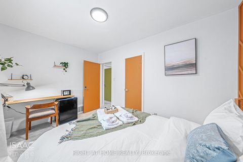 Photo 8 at 98 Yorkview Drive, Queensway, Toronto