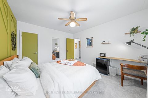 Photo 10 at 98 Yorkview Drive, Queensway, Toronto