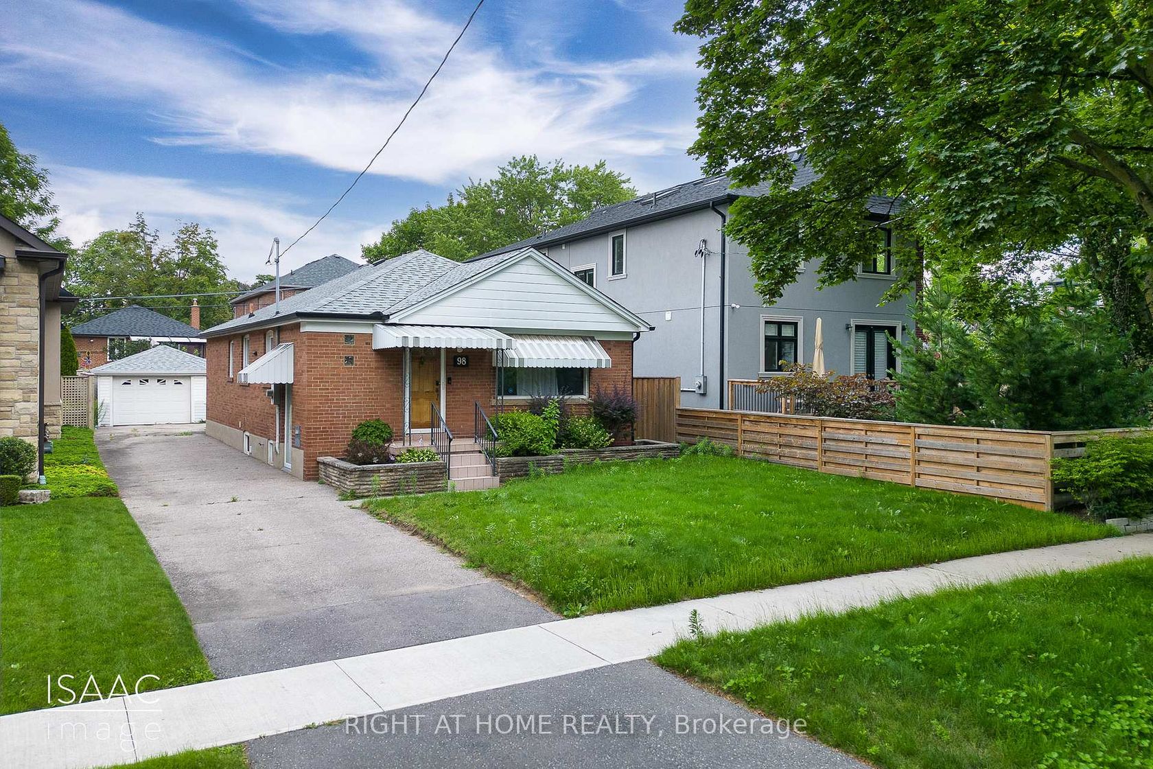 98 Yorkview Drive, Queensway, Toronto photo number 2