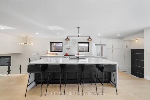 Photo 4 at 9 Thistlewaite Crescent, Malvern West, Toronto