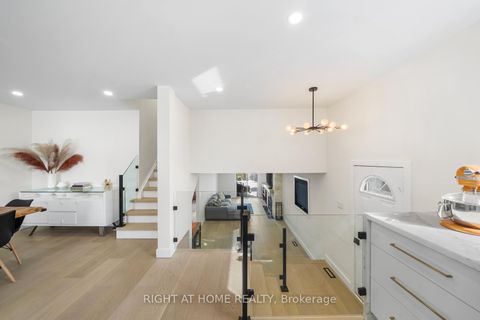 Photo 10 at 9 Thistlewaite Crescent, Malvern West, Toronto