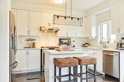 Photo 2 at 51 Gordon Circle, College Manor, Newmarket