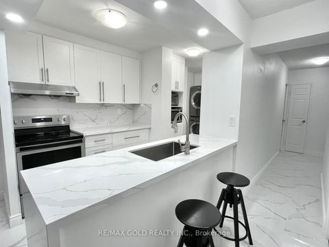 Photo 4 at 1611 - 390 Dixon Road, The Westway, Toronto