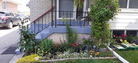 Photo 3 at 6 Ailsa Craig Court, Branson, Toronto