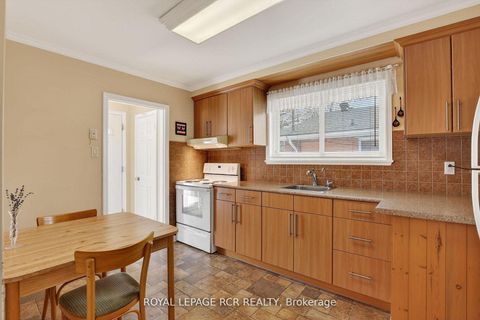 Photo 11 at 6 Ailsa Craig Court, Branson, Toronto
