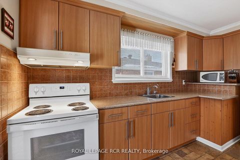 Photo 13 at 6 Ailsa Craig Court, Branson, Toronto