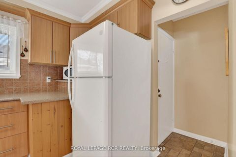 Photo 14 at 6 Ailsa Craig Court, Branson, Toronto
