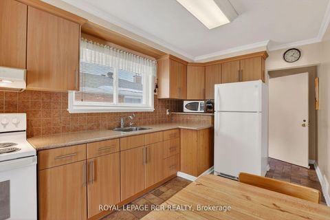 Photo 15 at 6 Ailsa Craig Court, Branson, Toronto