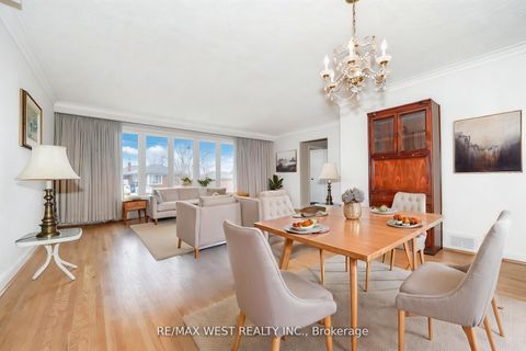 Photo 2 at 32 Deevale Road, CFB, Toronto