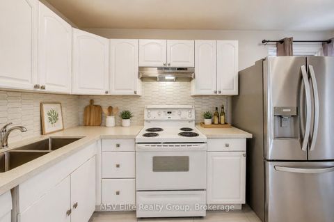 Photo 7 at 2 - 105 Dovedale Drive, Downtown Whitby, Whitby