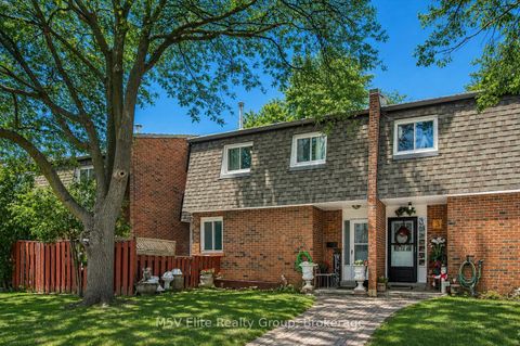 Photo 13 at 2 - 105 Dovedale Drive, Downtown Whitby, Whitby