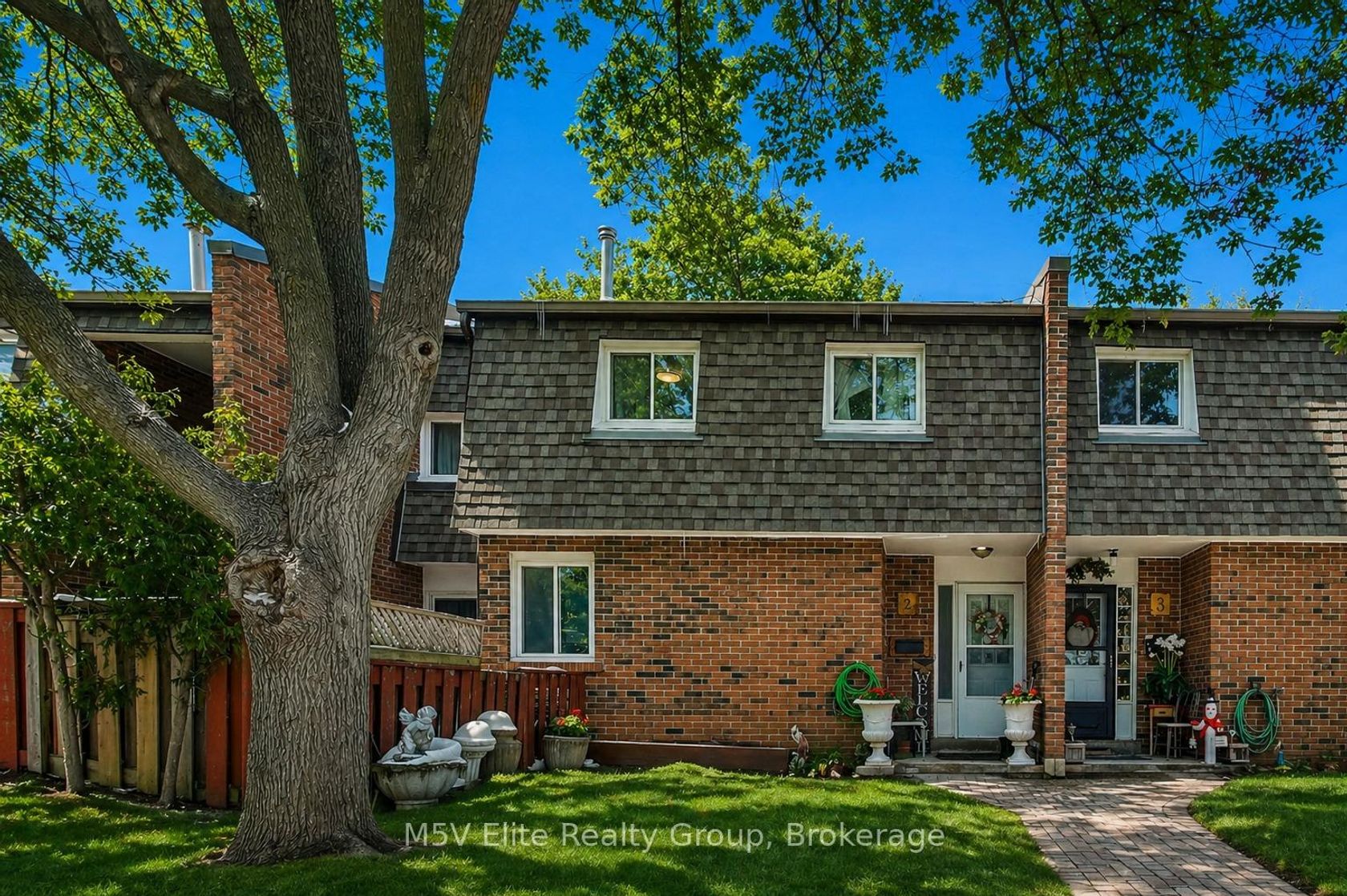 2 - 105 Dovedale Drive, Downtown Whitby, Whitby 