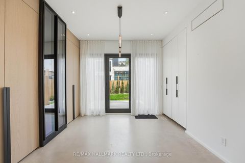 Photo 2 at 48 Shaftesbury Avenue, Moore Park, Toronto