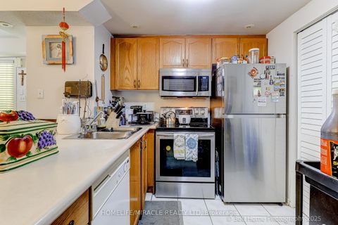 Photo 9 at 35 - 42 Pinery Trail, Malvern, Toronto