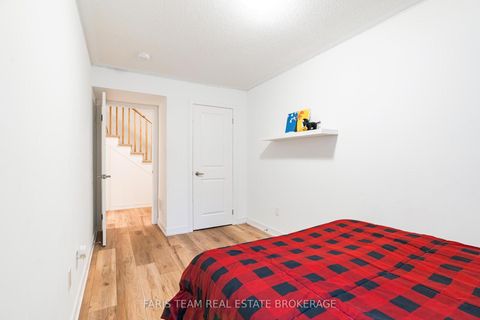 Photo 23 at 39 Appletree Lane, Shore, Barrie