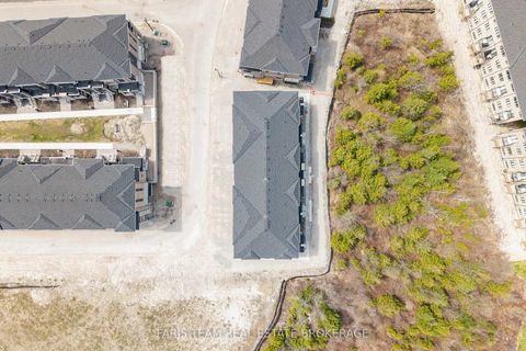 Photo 31 at 39 Appletree Lane, Shore, Barrie