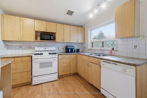 Photo 3 at 42 Oakley Boulevard, Bendale, Toronto