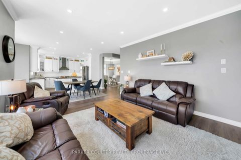 Photo 7 at 1 Windsor Crescent, Shore, Barrie