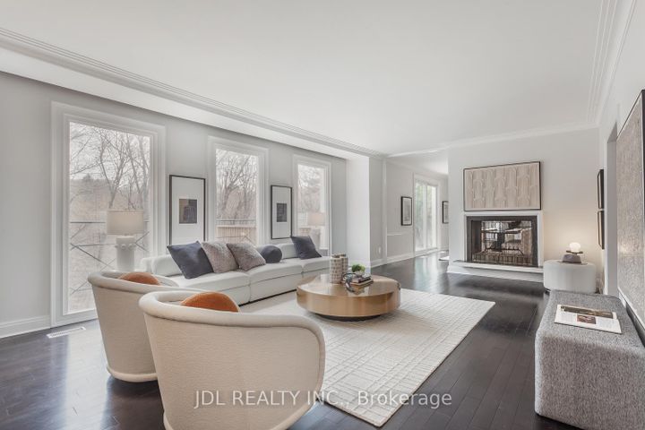 Photo 7 at 6 Farmingdale Road, Bayview Village, Toronto