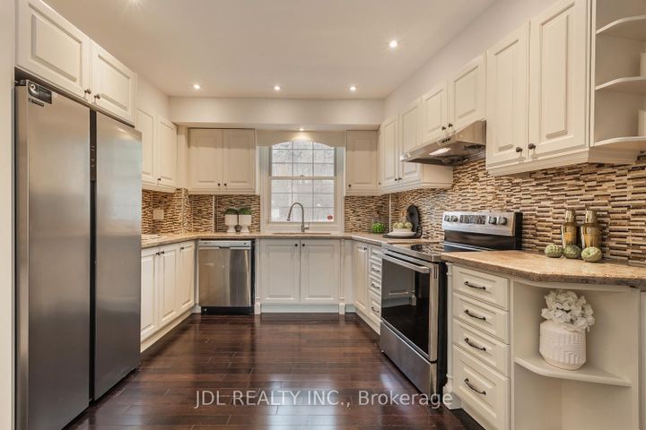 Photo 8 at 6 Farmingdale Road, Bayview Village, Toronto
