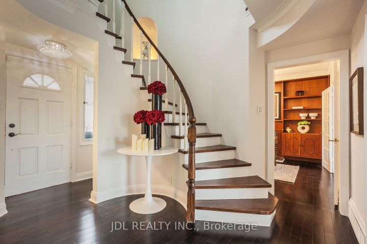Photo 11 at 6 Farmingdale Road, Bayview Village, Toronto